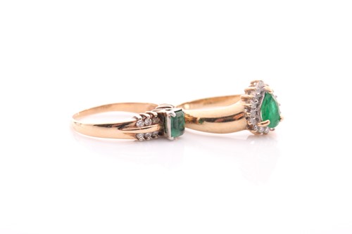 Lot 109 - An emerald and diamond cluster ring, the...