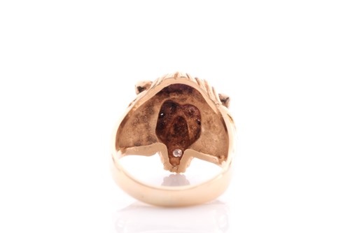 Lot 30 - A lion's head ring; the carved head with...
