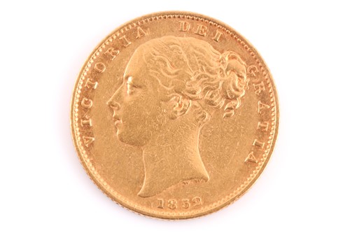 Lot 257 - A Victorian 1852 young head gold sovereign.