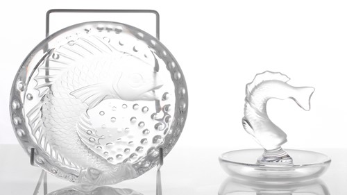 Lot 423 - A Lalique frosted glass fish ashtray with...