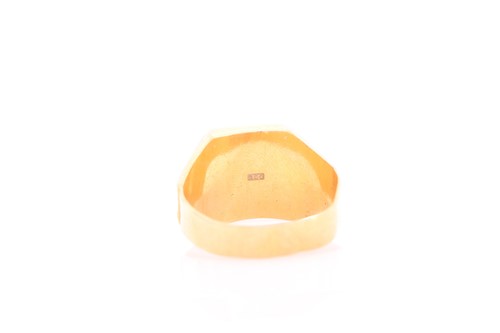 Lot 259 - A yellow metal signet ring, with engraved...