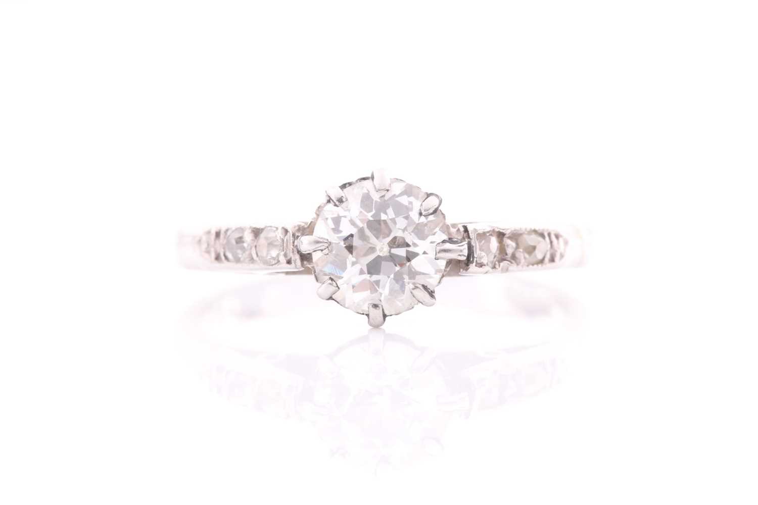 Lot 68 - A single stone diamond ring; the old brilliant...