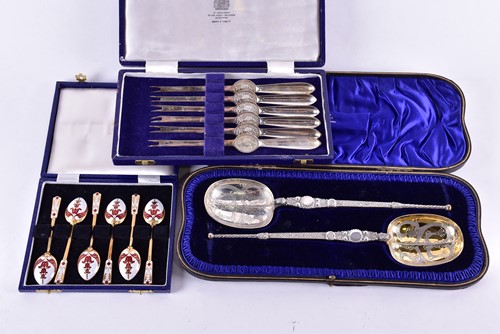 Lot 401 - A cased pair of large Victorian silver and...