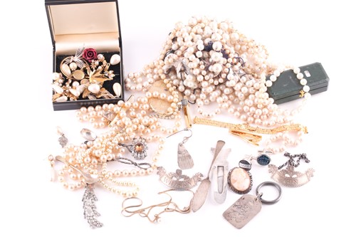 Lot 153 - A group of costume jewellery items, to include...