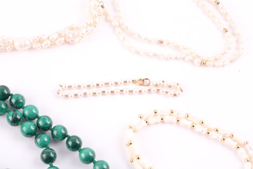 Lot 199 - A malachite beaded necklace, together with...
