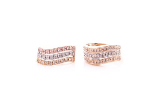 Lot 87 - An Italian bi-coloured diamond ring and...