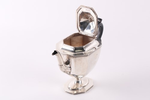 Lot 158 - A silver teapot; London 1908 by Thomas...