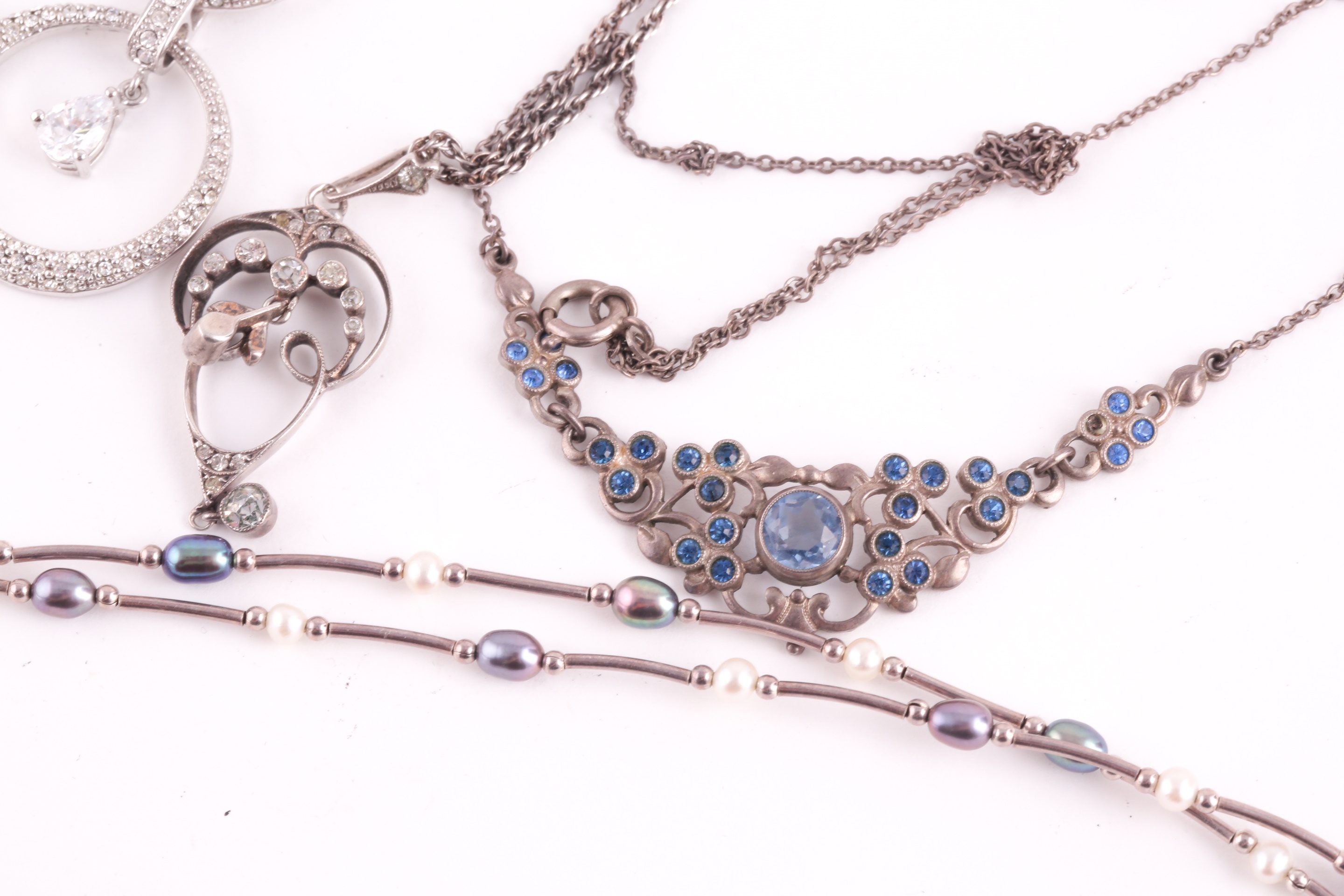 Lot 330 - An Art Nouveau silver and paste pendant and