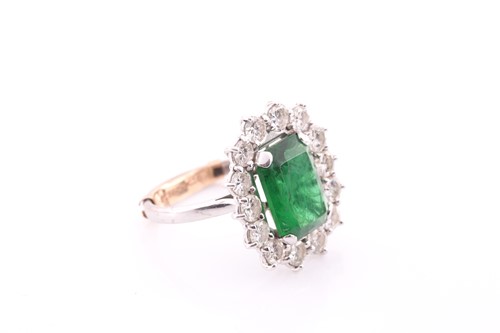 Lot 194 - A white metal and diamond cocktail ring,...