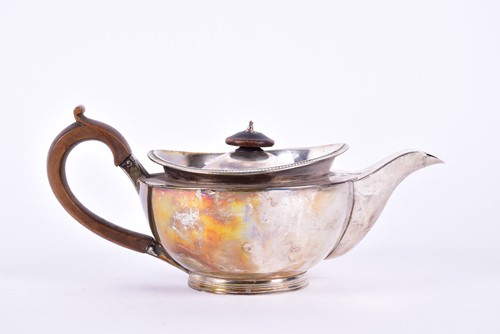 Lot 432 - A George III silver teapot. London 1804 by...