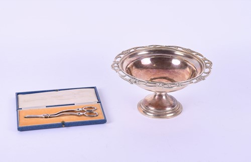 Lot 391 - A George V silver pedestal bowl London 1924 by...