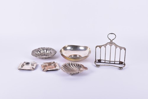 Lot 421 - A small collection of silver and plate items...