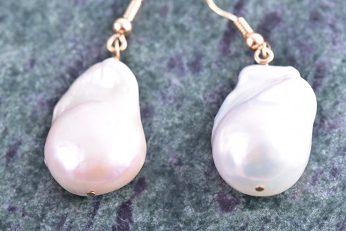Lot 150 - A pair of yellow metal and Baroque pearl drop...