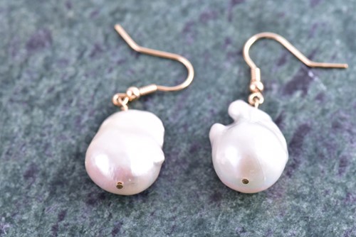 Lot 150 - A pair of yellow metal and Baroque pearl drop...