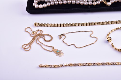 Lot 292 - An 18ct yellow gold fancy flat-link chain...