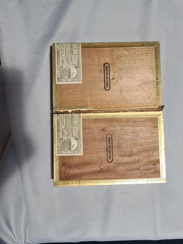 Lot 229 - Two boxes of Dunhill Montecristo Seleccion...