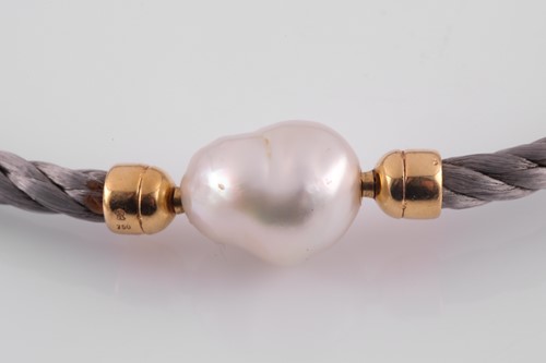 Lot 268 - Attributed to Andrew Grima. An 18ct yellow...