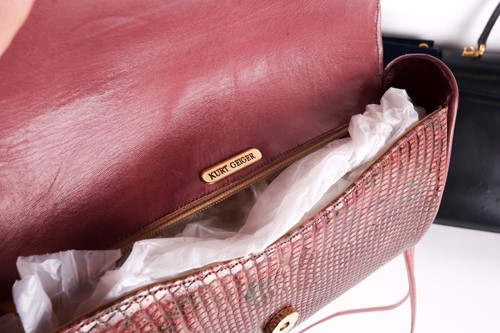 Lot 286 - A Gucci black leather handbag, of plain...