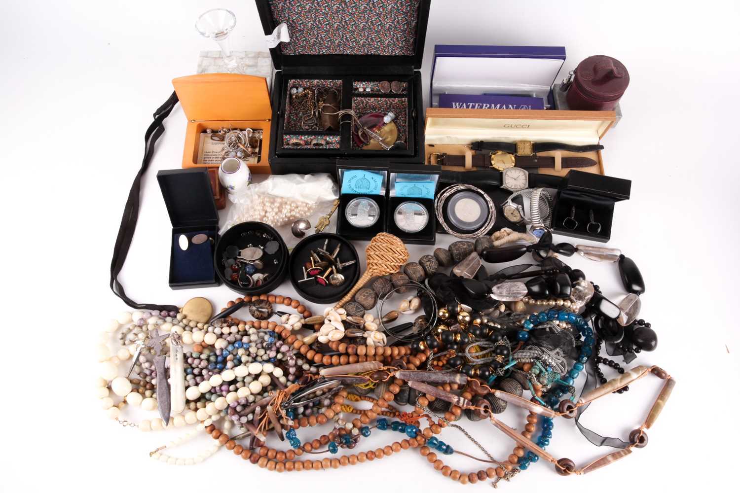 Lot 30 - A group lot of costume jewellery, to include...
