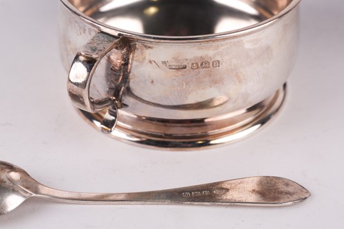 Lot 291 - An early 20th century cased silver christening...