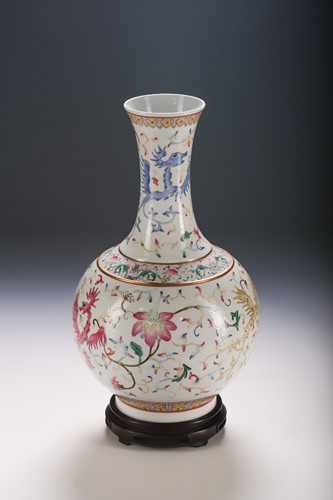 Lot 150 - A Chinese Phoenix vase, painted with four...