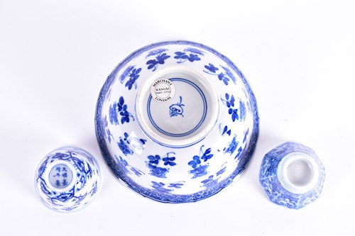 Lot 156 - A Chinese blue & white petal moulded bowl,...
