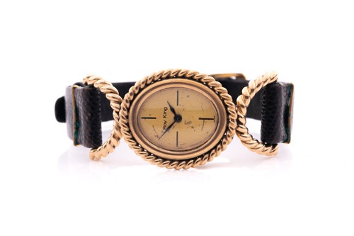Lot 370 - A 9ct yellow gold ladies Roy King watch, with...