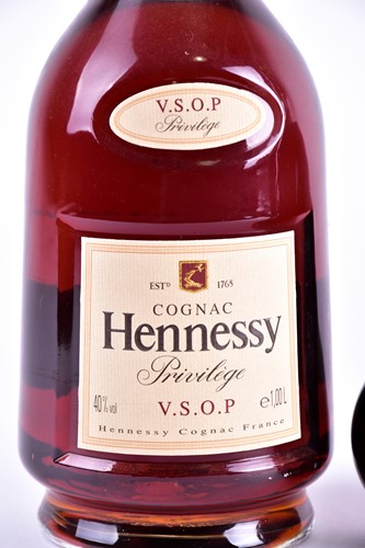 Lot 307 - A Hennessy XO vintage cognac, 70cl, in red...
