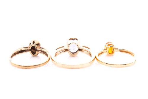 Lot 265 - A 9ct yellow gold and gemstone ring, set with...