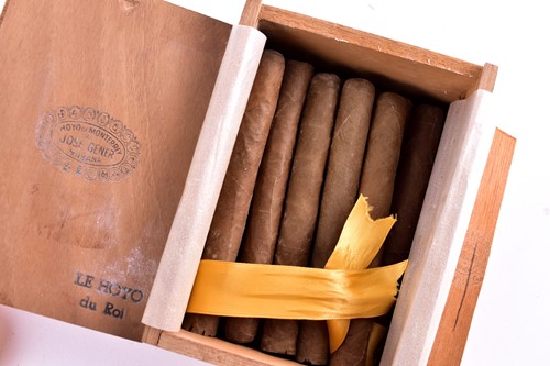 Lot 308 - A collection of boxed Cuban cigars, all with...