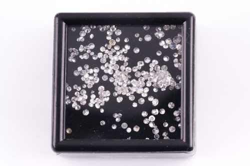 Lot 65 - A group of loose diamonds, of approximately...