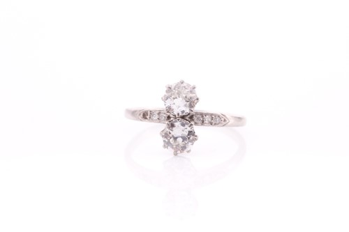 Lot 180 - An early 20th century platinum and diamond...
