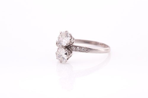 Lot 180 - An early 20th century platinum and diamond...