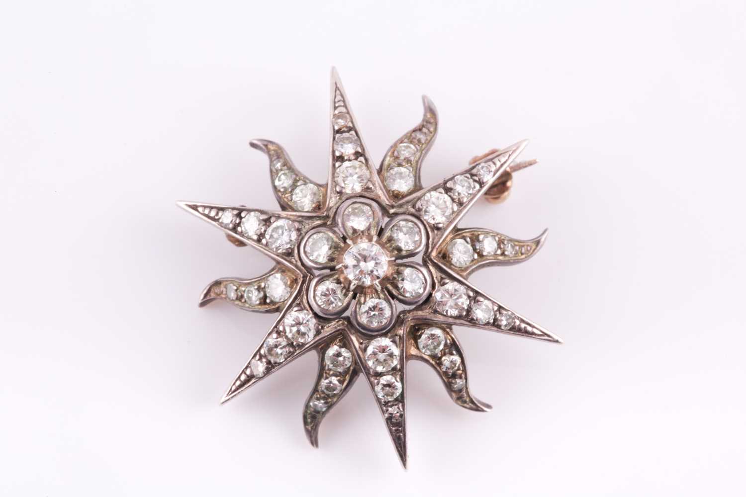Lot 72 - A late 19th / early 20th centuy diamond...