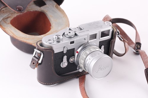 Lot 348 - A Leica DBP Ernest Leitz GMBH Wetzlar M3...