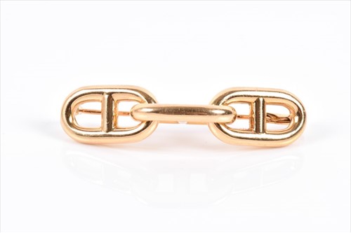 Lot 632 - Hermes. An 18ct yellow gold Link brooch...