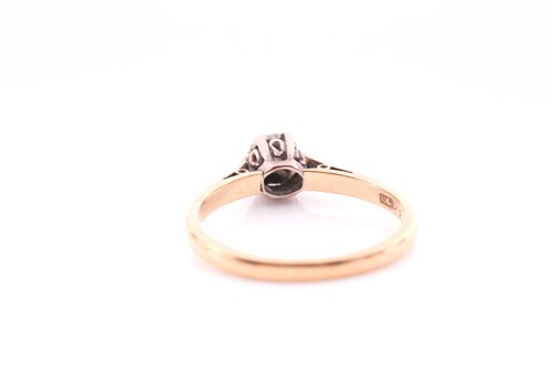 Lot 142 - An 18ct yellow gold and diamond ring, illusion-...