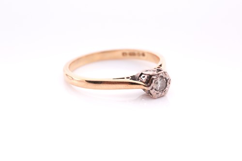 Lot 142 - An 18ct yellow gold and diamond ring, illusion-...