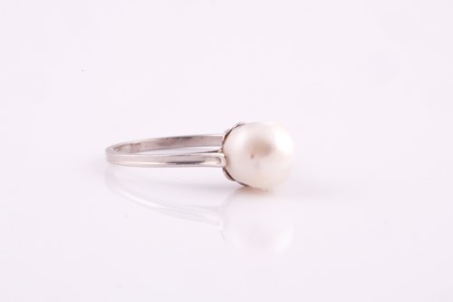 Lot 243 - A natural saltwater pearl ring, the pearl...