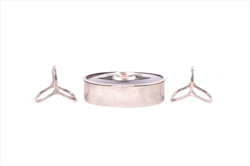 Lot 349 - A pair of white metal trefoil napkin rings by...