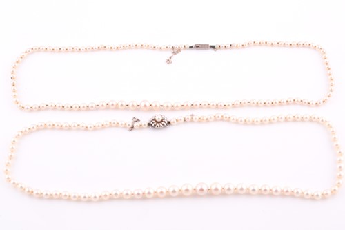 Lot 143 - A cultured pearl necklace with white metal...