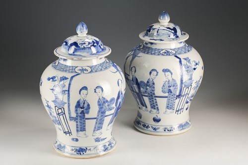 Lot 171 - A pair of Chinese blue and white vases and...