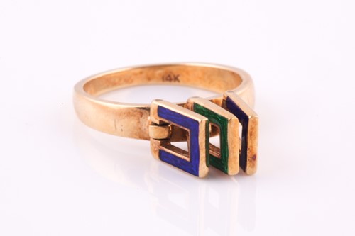 Lot 111 - A 14k yellow gold and enamel ring, in the...