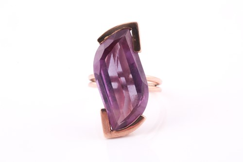 Lot 23 - An unusual 14k yellow gold and fluorite...