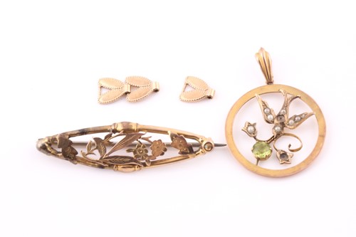 Lot 417 - An Edwardian peridot and seed pear negligée...