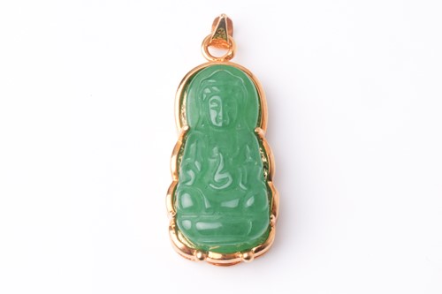 Lot 171 - An Eastern 18ct yellow gold and carved jadeite...