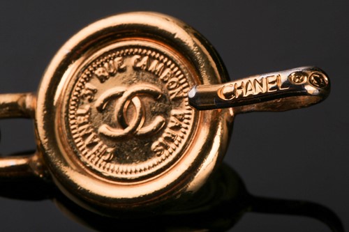 Lot 11 - A Chanel "31 Rue Cambon Paris" belt, the gold...