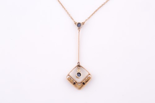 Lot 211 - An Edwardian 9ct yellow gold, sapphire and...