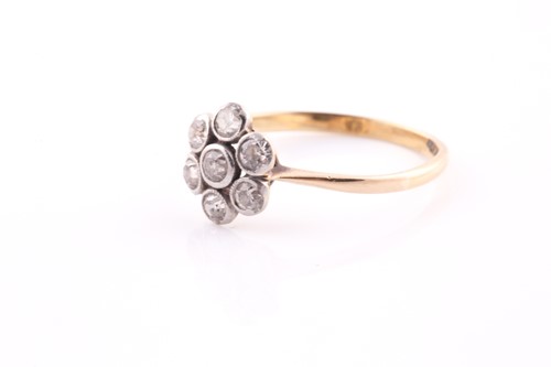Lot 29 - An 18ct yellow gold and diamond daisy cluster...