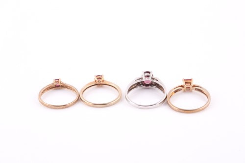 Lot 33 - A 9ct yellow gold and pink sapphire ring, size...